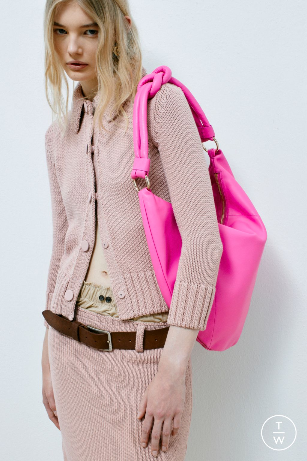 Fashion Week Milan Resort 2025 look 21 from the N°21 collection womenswear