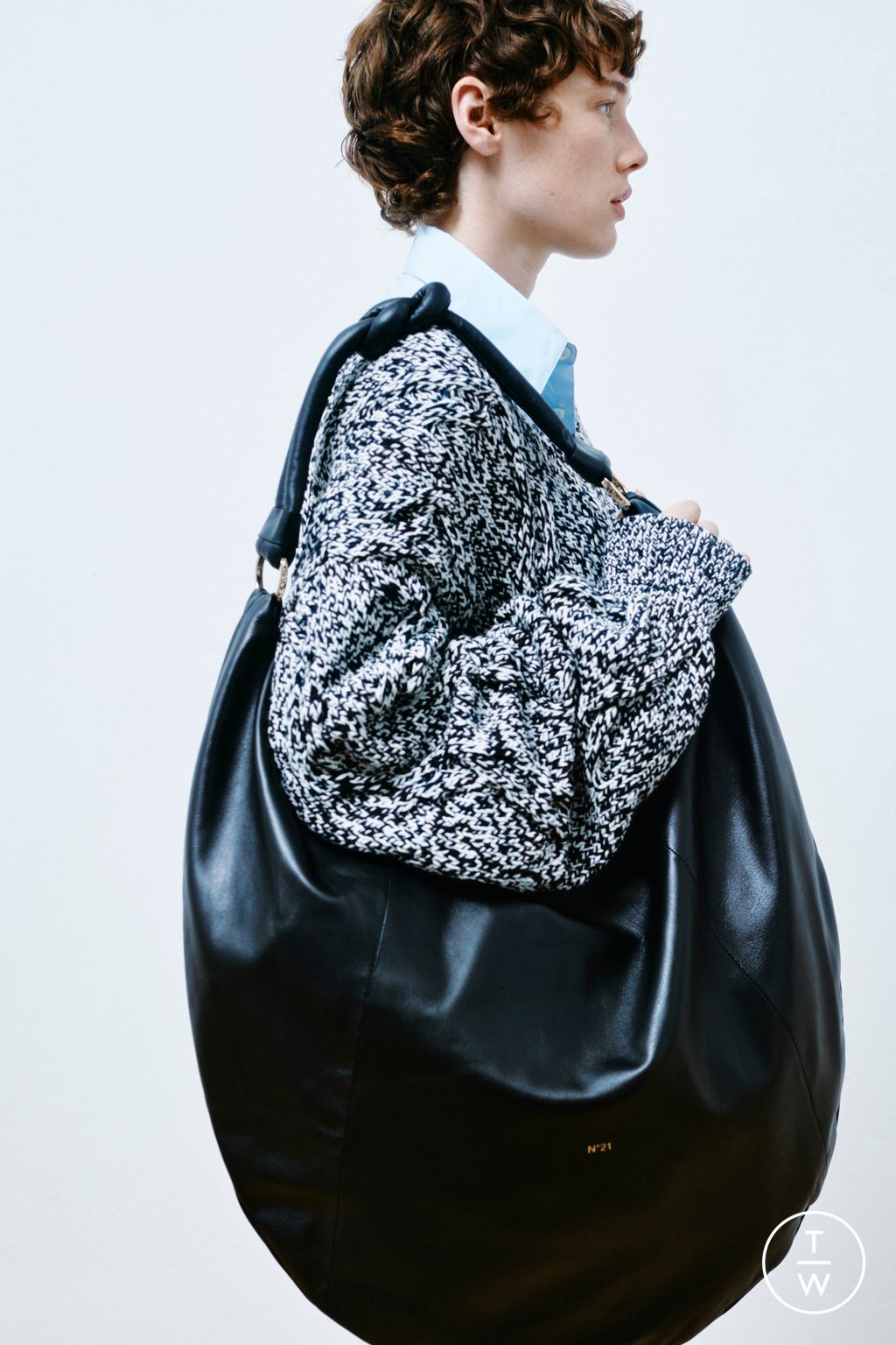 Fashion Week Milan Resort 2025 look 25 from the N°21 collection womenswear