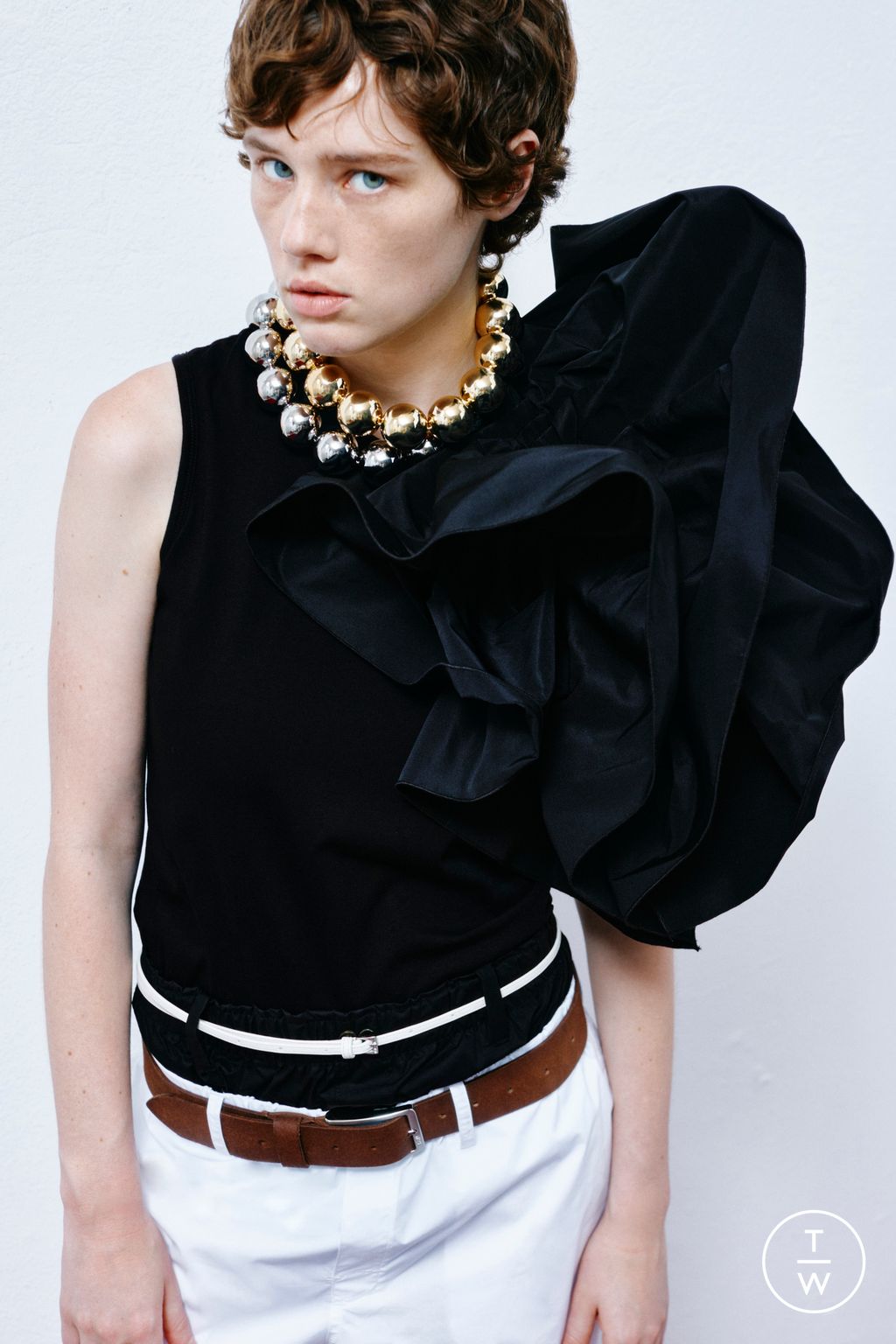 Fashion Week Milan Resort 2025 look 31 from the N°21 collection 女装