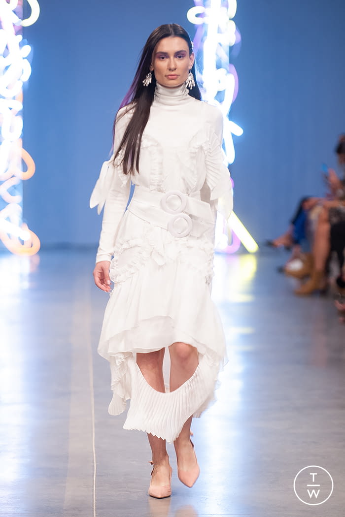 Fashion Week Paris Spring/Summer 2019 look 30 from the NADYA DZYAK collection 女装