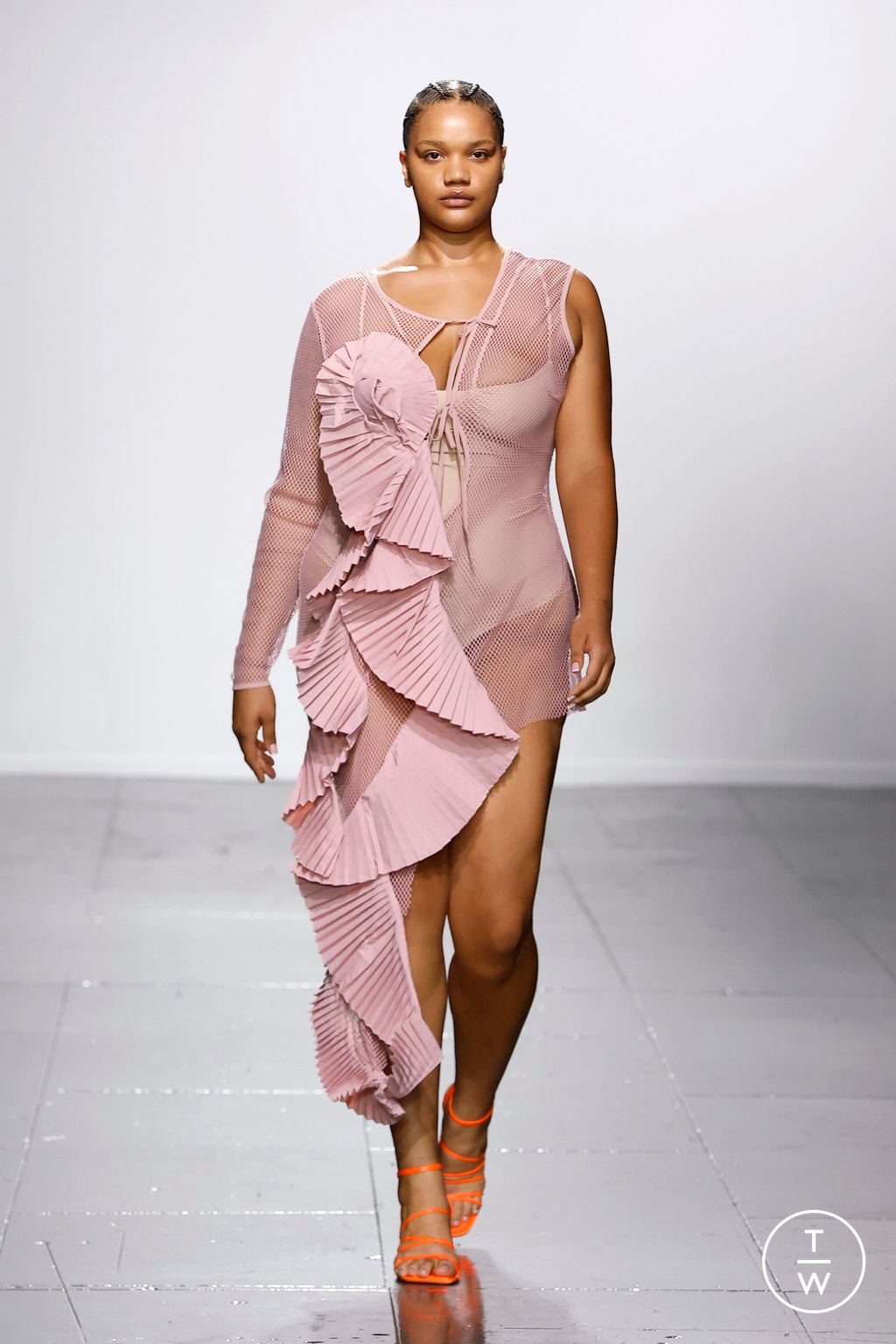 Fashion Week London Spring/Summer 2024 look 6 from the NADYA DZYAK collection 女装