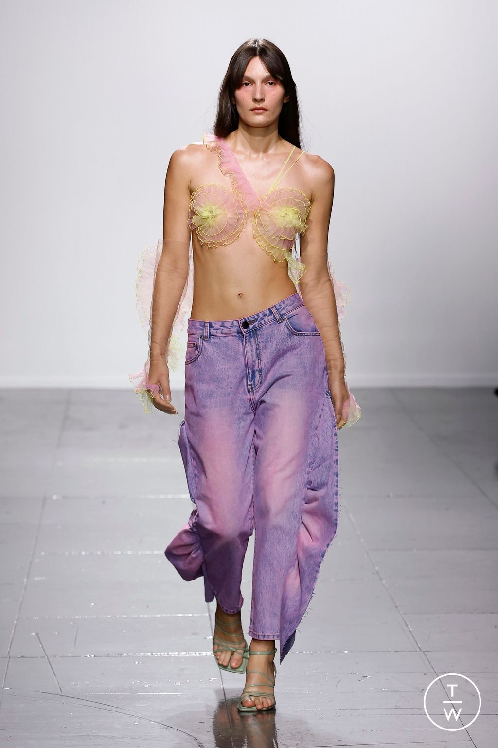 Fashion Week London Spring/Summer 2024 look 7 from the NADYA DZYAK collection 女装