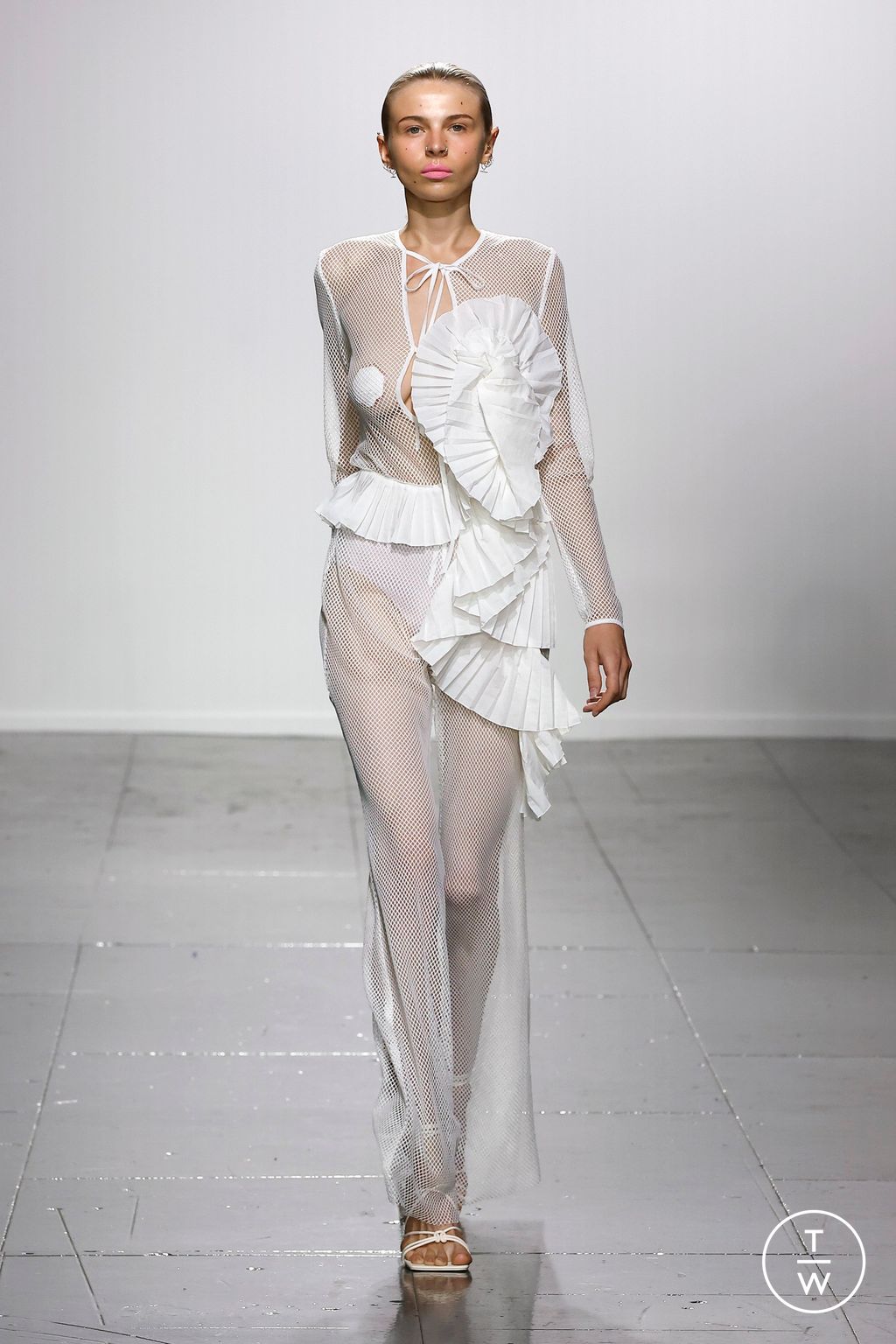 Fashion Week London Spring/Summer 2024 look 11 from the NADYA DZYAK collection 女装