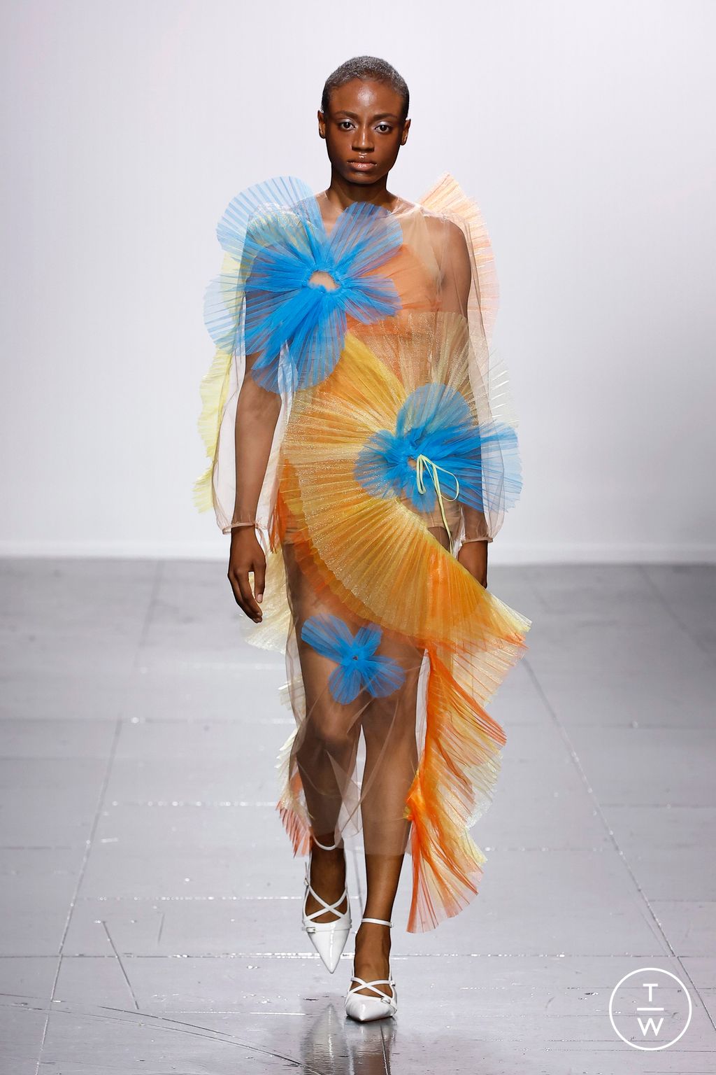 Fashion Week London Spring/Summer 2024 look 16 from the NADYA DZYAK collection 女装