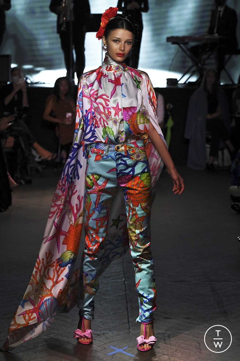 Fashion Week New York Spring/Summer 2022 look 1 de la collection Naeem Khan womenswear