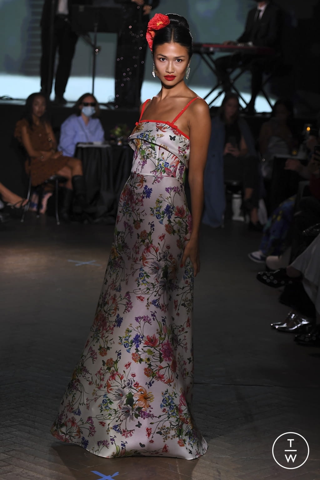 Fashion Week New York Spring/Summer 2022 look 8 from the Naeem Khan collection womenswear