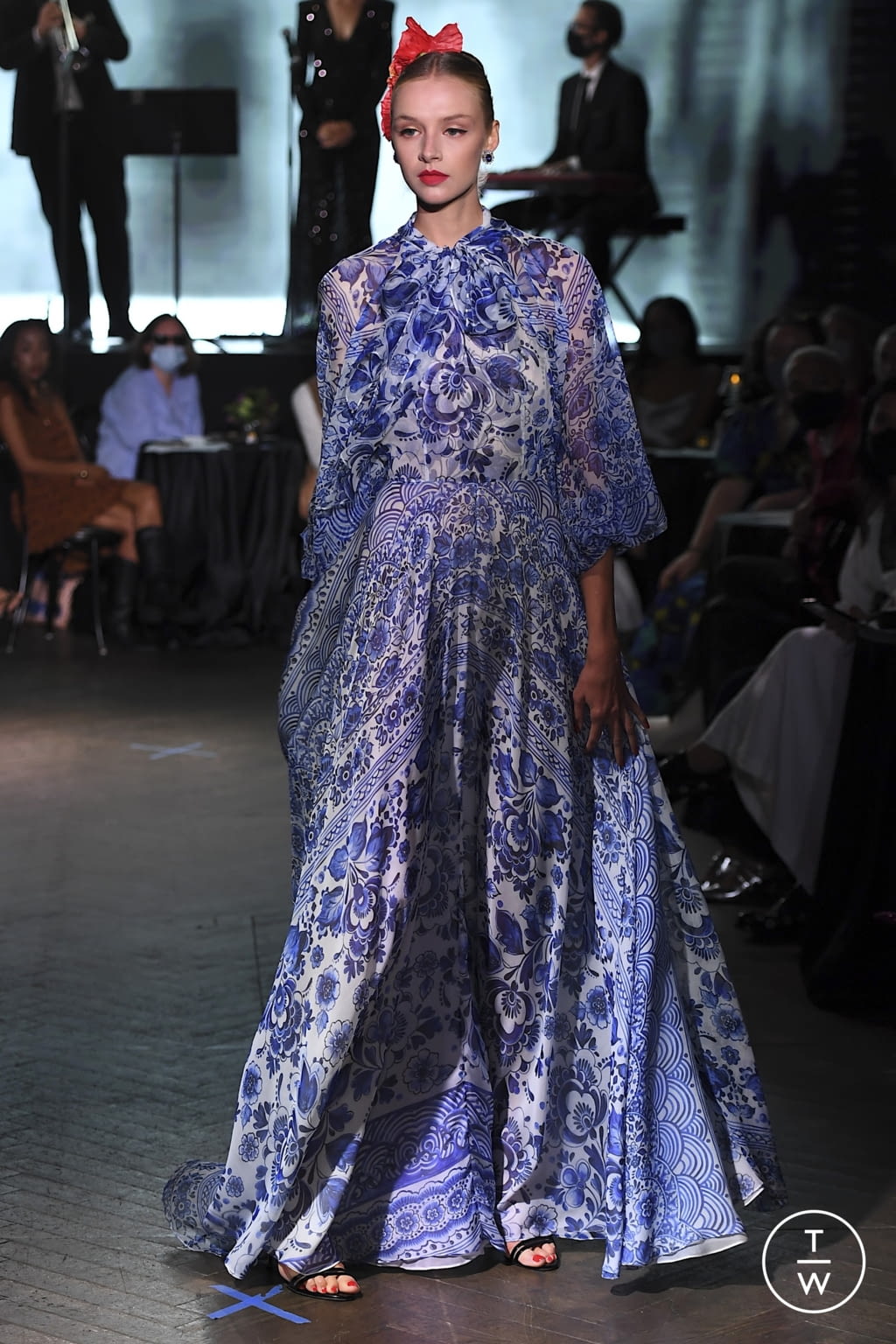 Fashion Week New York Spring/Summer 2022 look 14 from the Naeem Khan collection womenswear