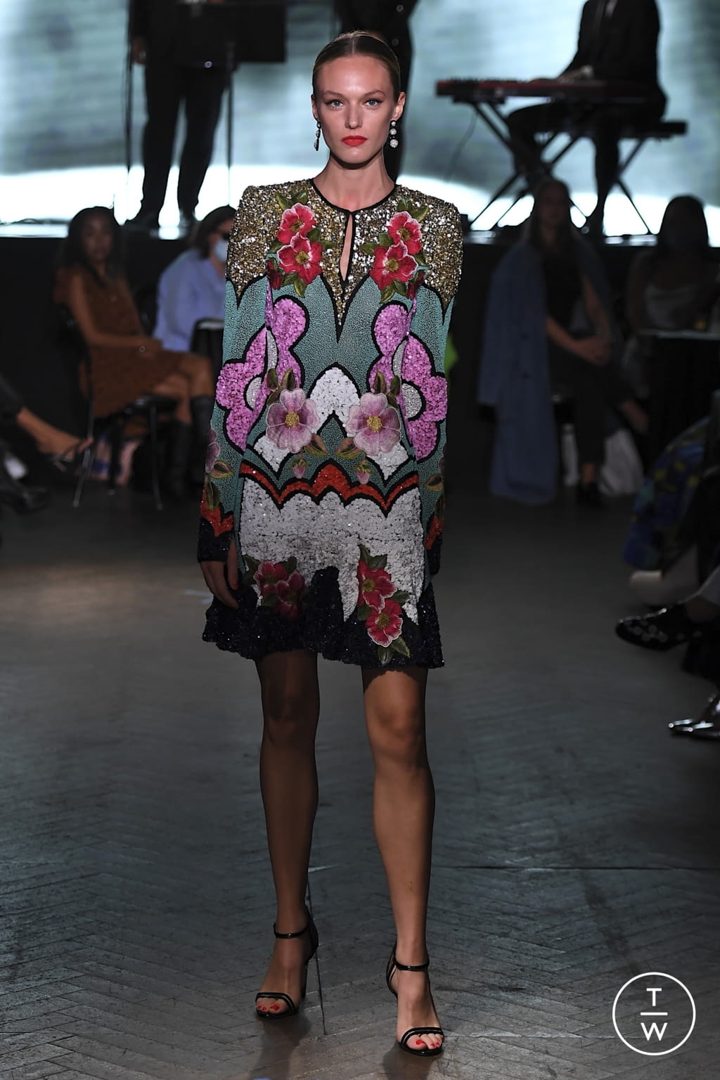 Fashion Week New York Spring/Summer 2022 look 16 de la collection Naeem Khan womenswear