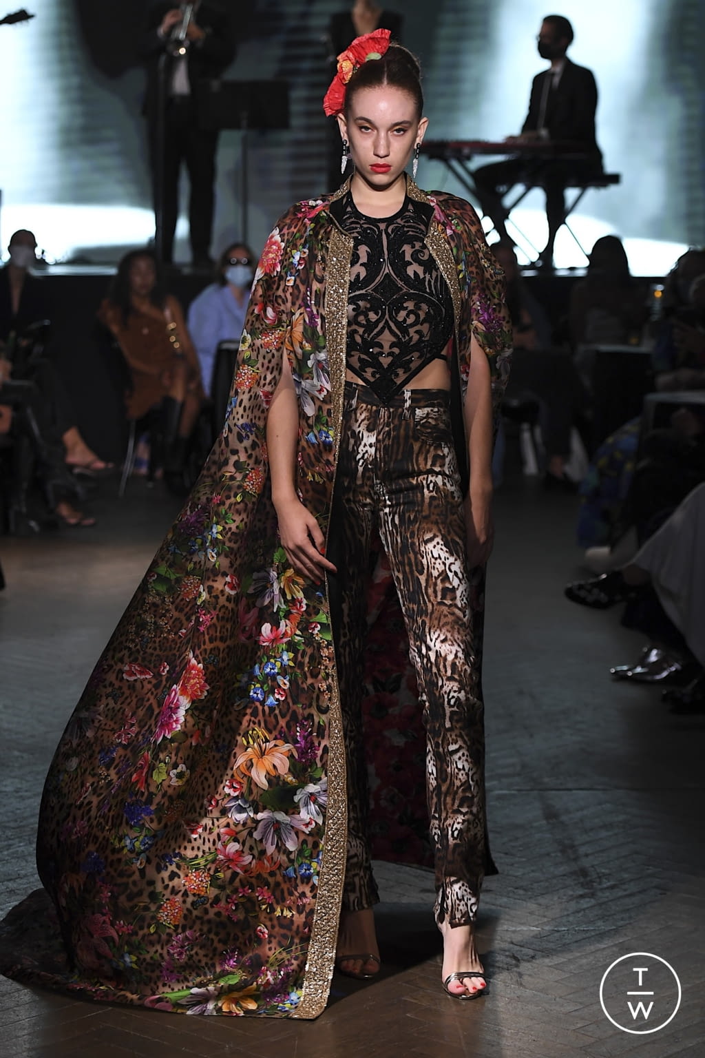 Fashion Week New York Spring/Summer 2022 look 19 from the Naeem Khan collection 女装