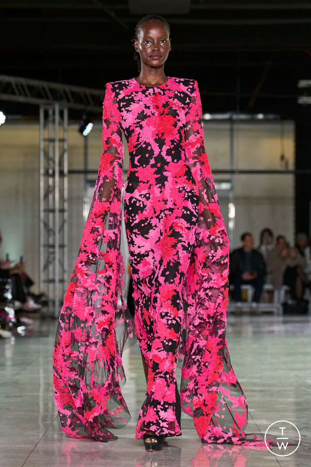 Fashion Week New York Fall/Winter 2024 look 2 from the Naeem Khan collection womenswear