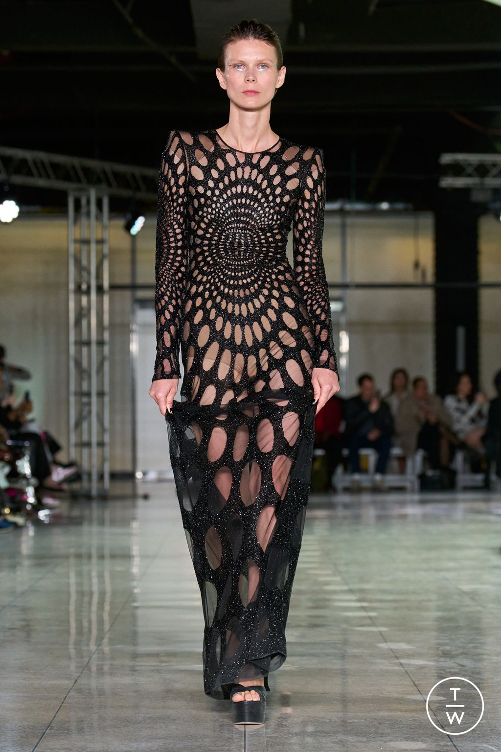 Fashion Week New York Fall/Winter 2024 look 13 from the Naeem Khan collection womenswear