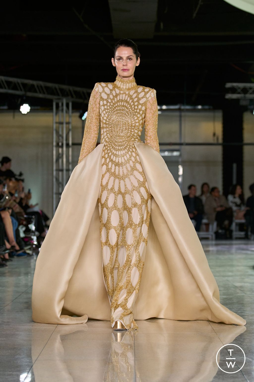 Fashion Week New York Fall/Winter 2024 look 19 de la collection Naeem Khan womenswear