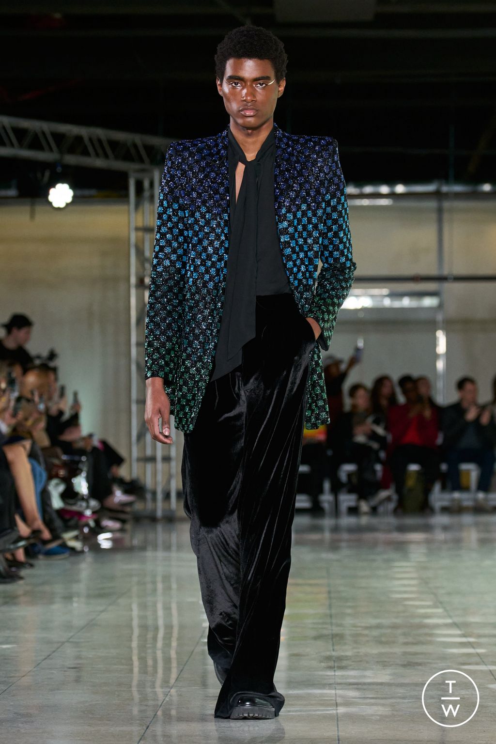 Fashion Week New York Fall/Winter 2024 look 23 from the Naeem Khan collection womenswear
