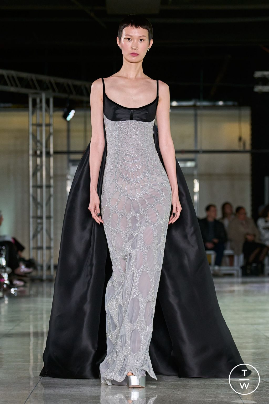 Fashion Week New York Fall/Winter 2024 look 26 from the Naeem Khan collection womenswear