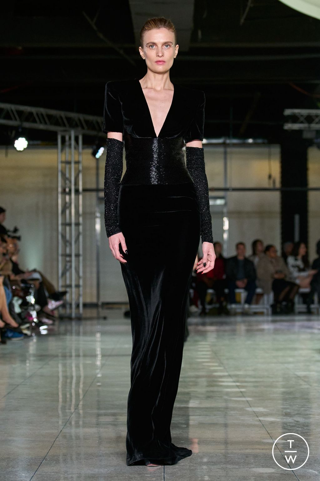 Fashion Week New York Fall/Winter 2024 look 34 from the Naeem Khan collection womenswear