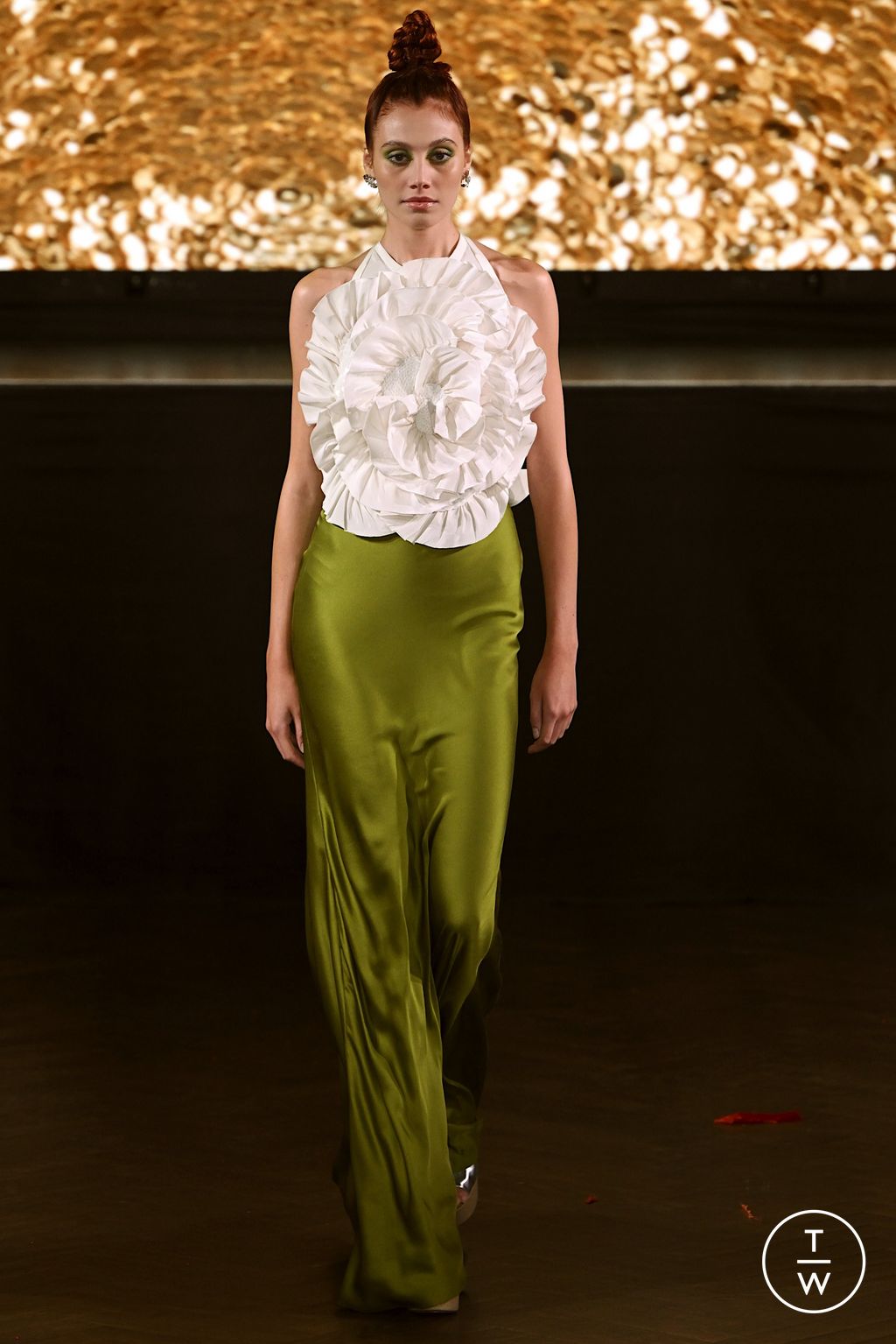 Fashion Week New York Spring/Summer 2023 look 32 from the Naeem Khan collection 女装
