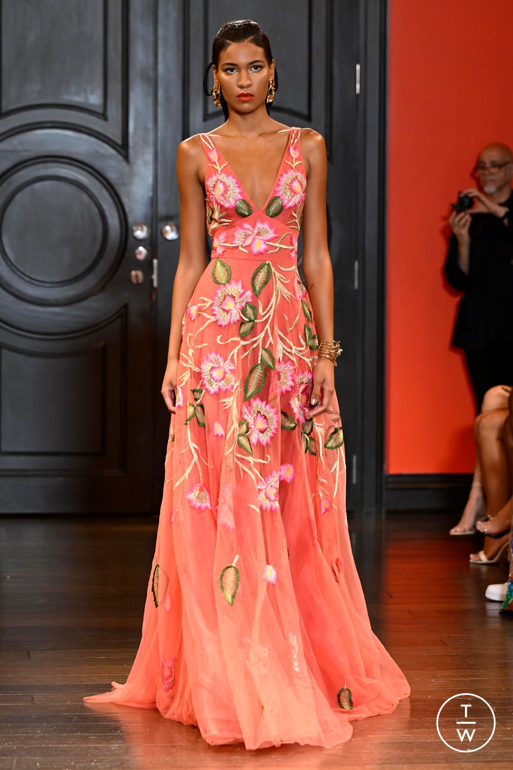 Fashion Week New York Spring/Summer 2024 look 2 from the Naeem Khan collection womenswear