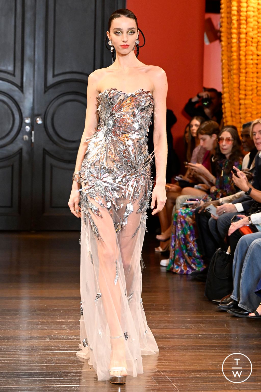 Fashion Week New York Spring/Summer 2024 look 15 from the Naeem Khan collection 女装