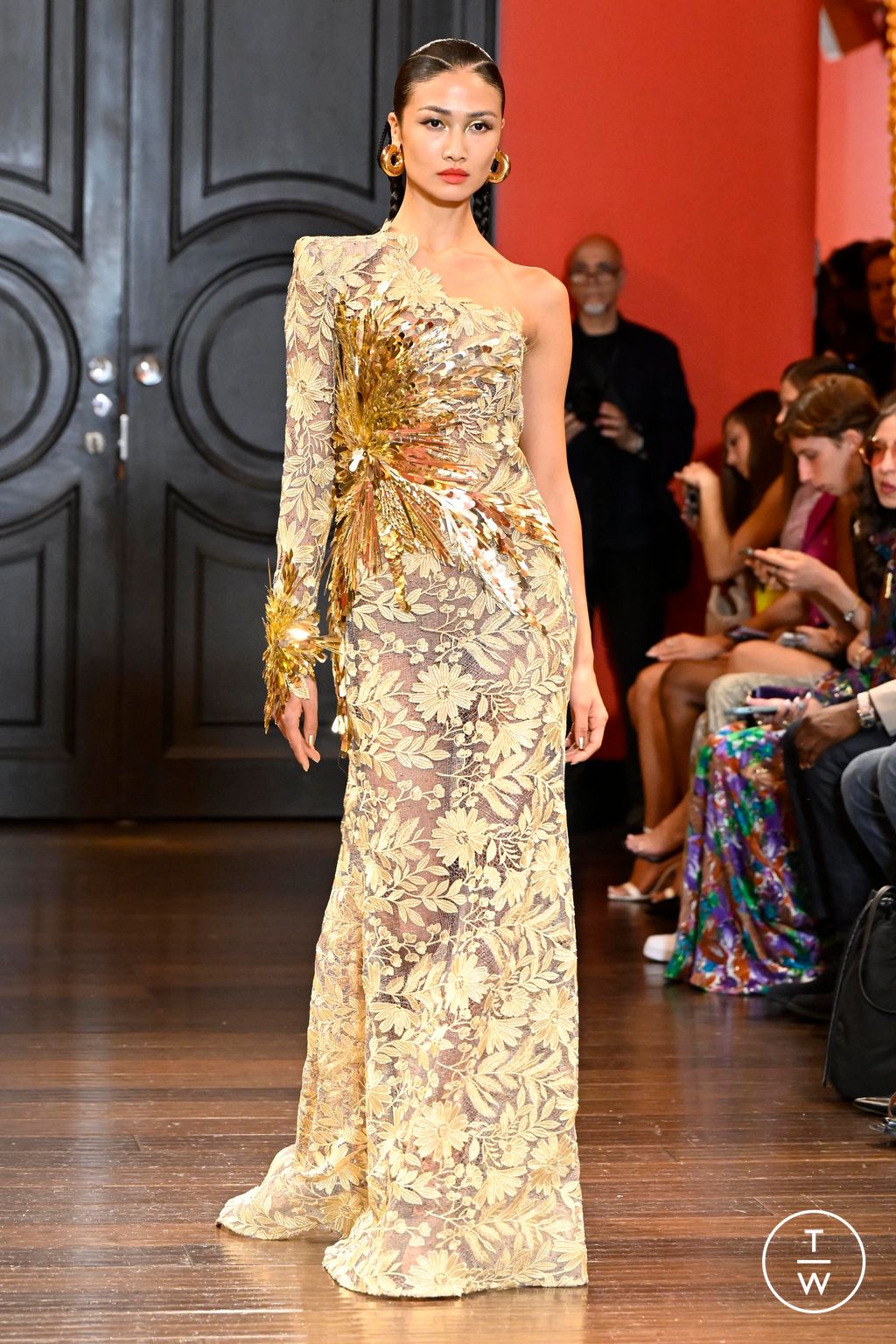 Fashion Week New York Spring/Summer 2024 look 17 from the Naeem Khan collection womenswear