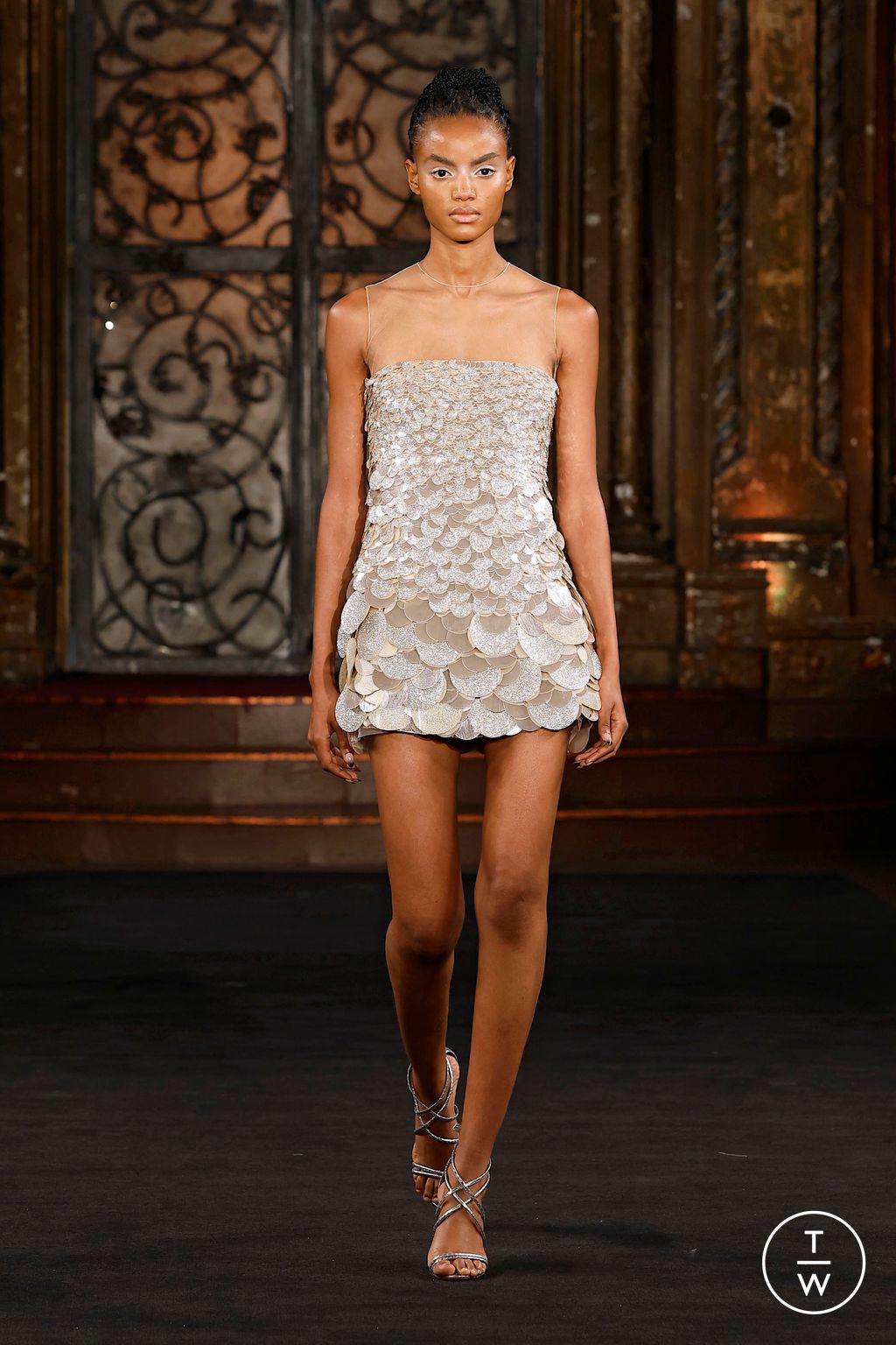 Fashion Week New York Spring/Summer 2025 look 9 de la collection Naeem Khan womenswear