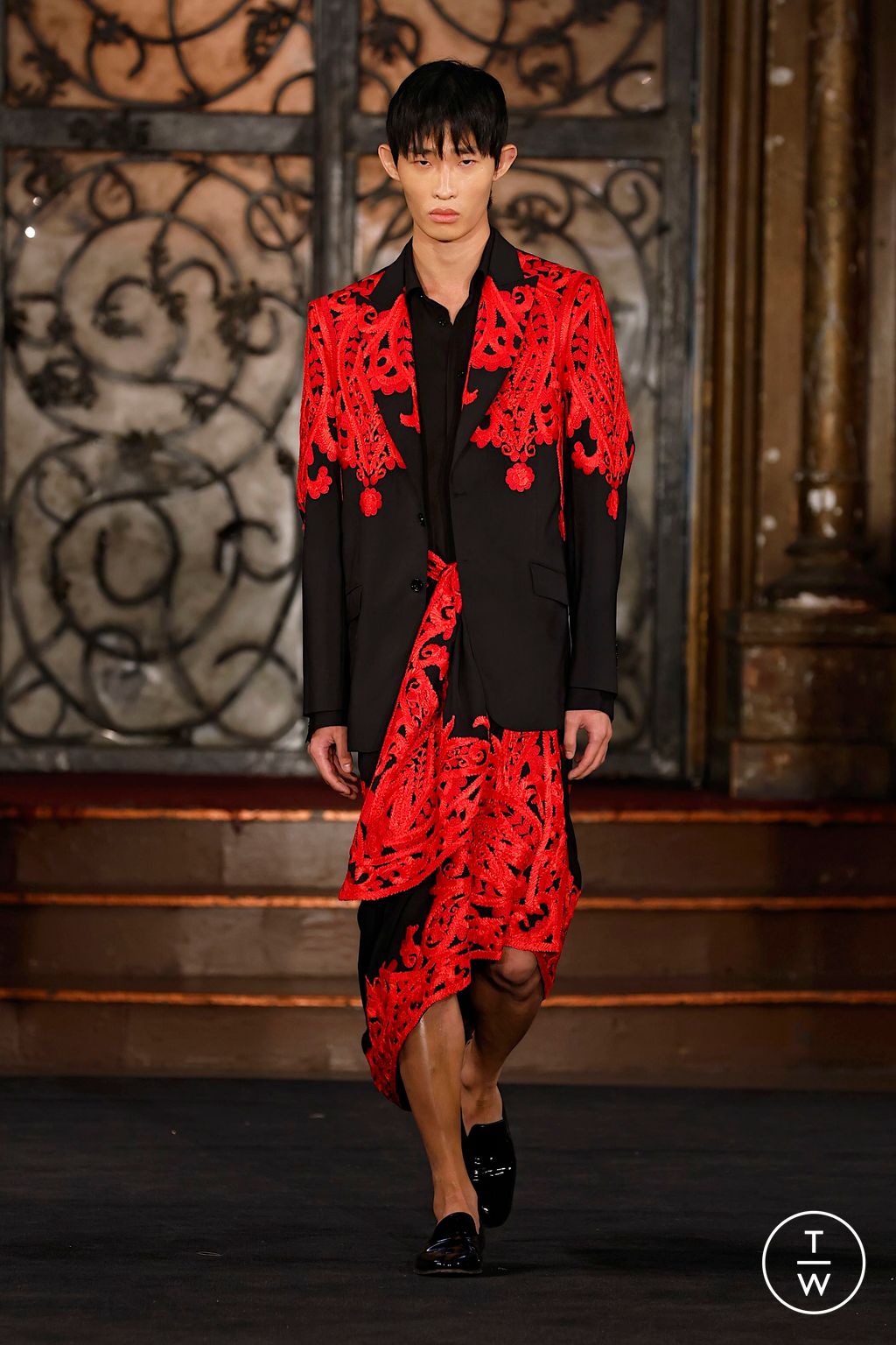Fashion Week New York Spring/Summer 2025 look 19 from the Naeem Khan collection womenswear