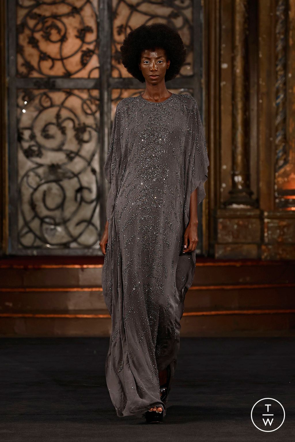 Fashion Week New York Spring/Summer 2025 look 28 from the Naeem Khan collection womenswear