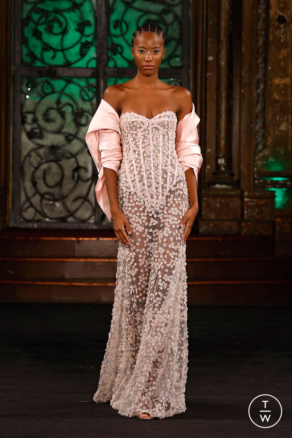 Fashion Week New York Spring/Summer 2025 look 39 de la collection Naeem Khan womenswear