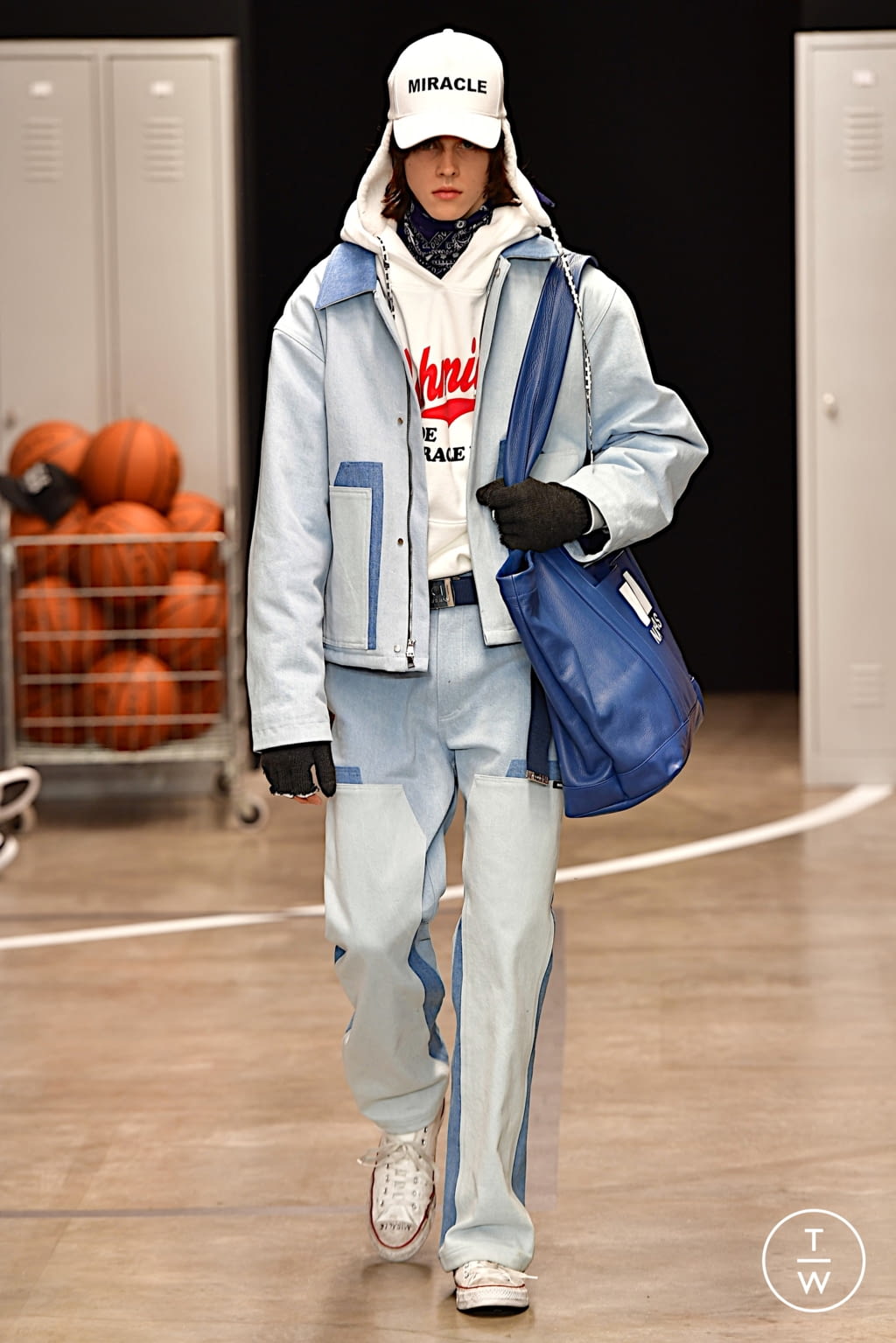 Fashion Week Paris Fall/Winter 2022 look 6 from the Nahmias collection menswear