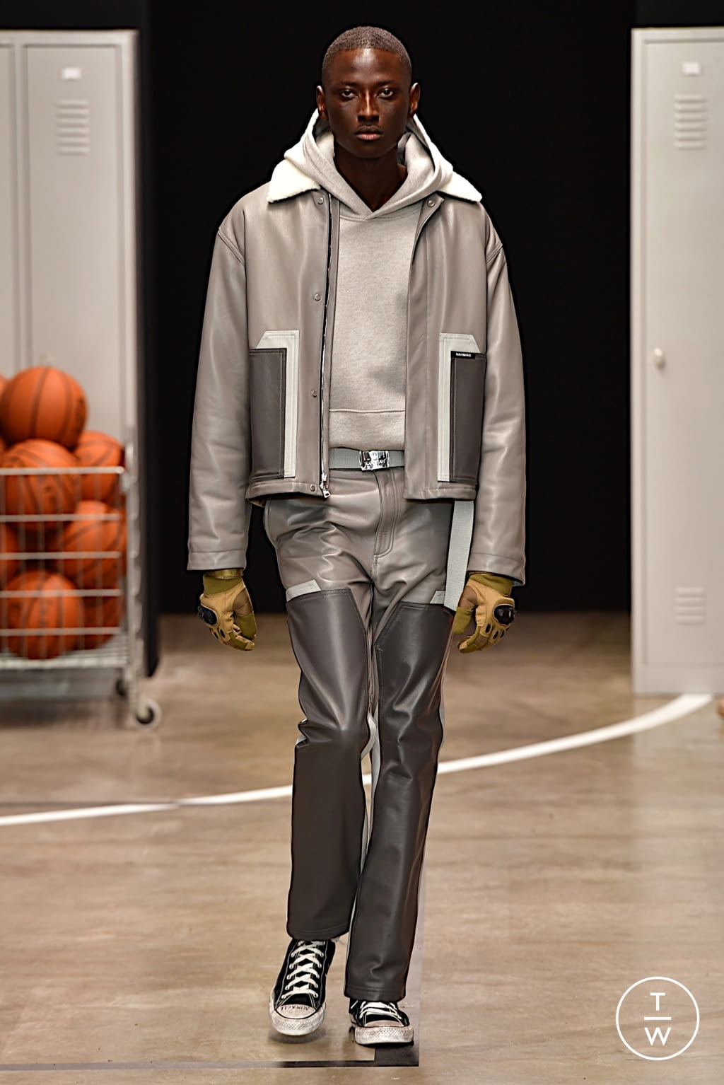 Fashion Week Paris Fall/Winter 2022 look 23 from the Nahmias collection menswear