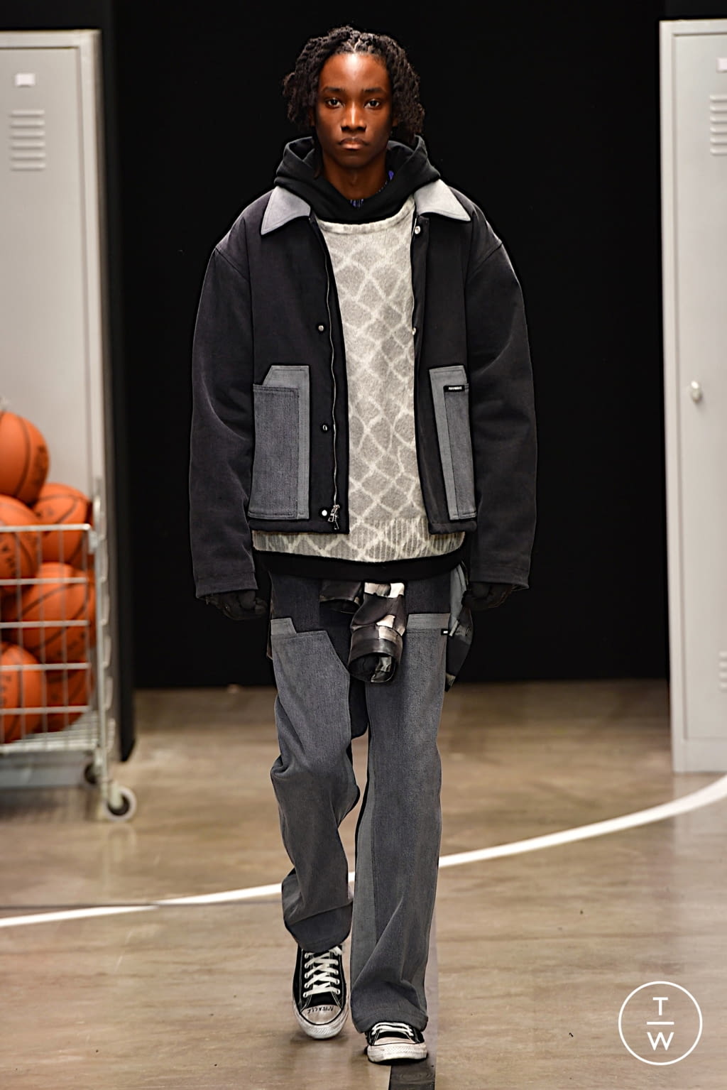 Fashion Week Paris Fall/Winter 2022 look 25 from the Nahmias collection menswear