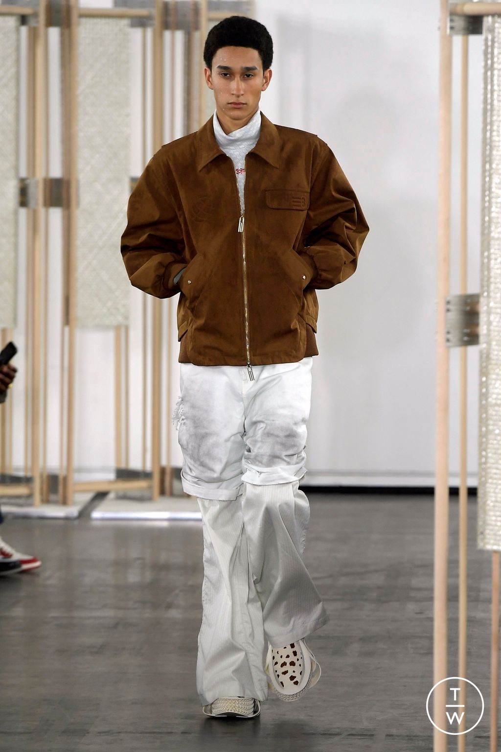 Fashion Week Paris Fall/Winter 2024 look 6 de la collection Namesake menswear