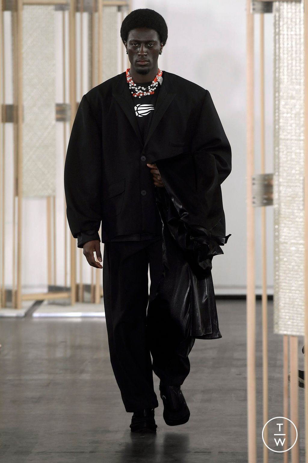 Fashion Week Paris Fall/Winter 2024 look 9 from the Namesake collection 男装