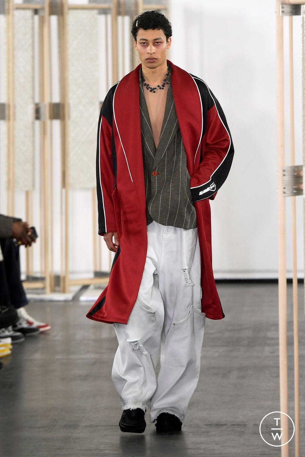 Fashion Week Paris Fall/Winter 2024 look 10 de la collection Namesake menswear