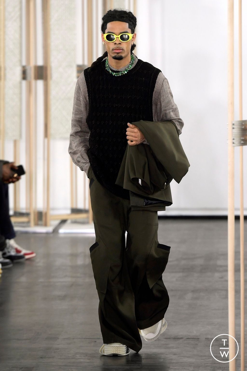 Fashion Week Paris Fall/Winter 2024 look 17 from the Namesake collection menswear