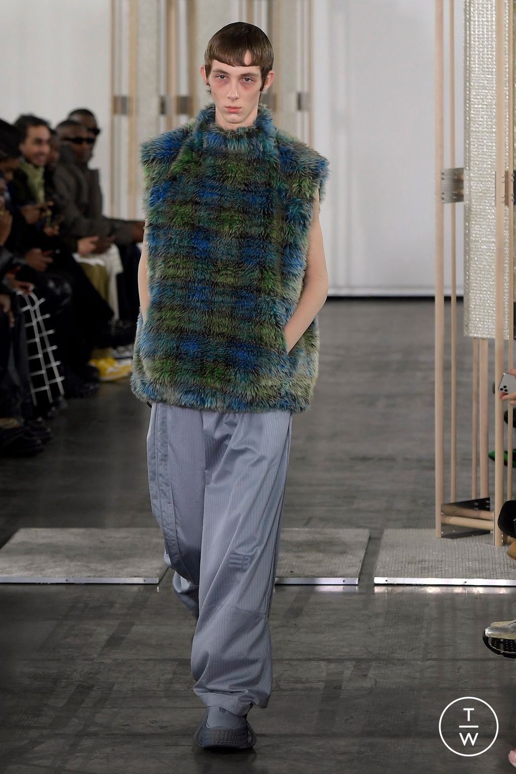 Fashion Week Paris Fall/Winter 2024 look 20 de la collection Namesake menswear