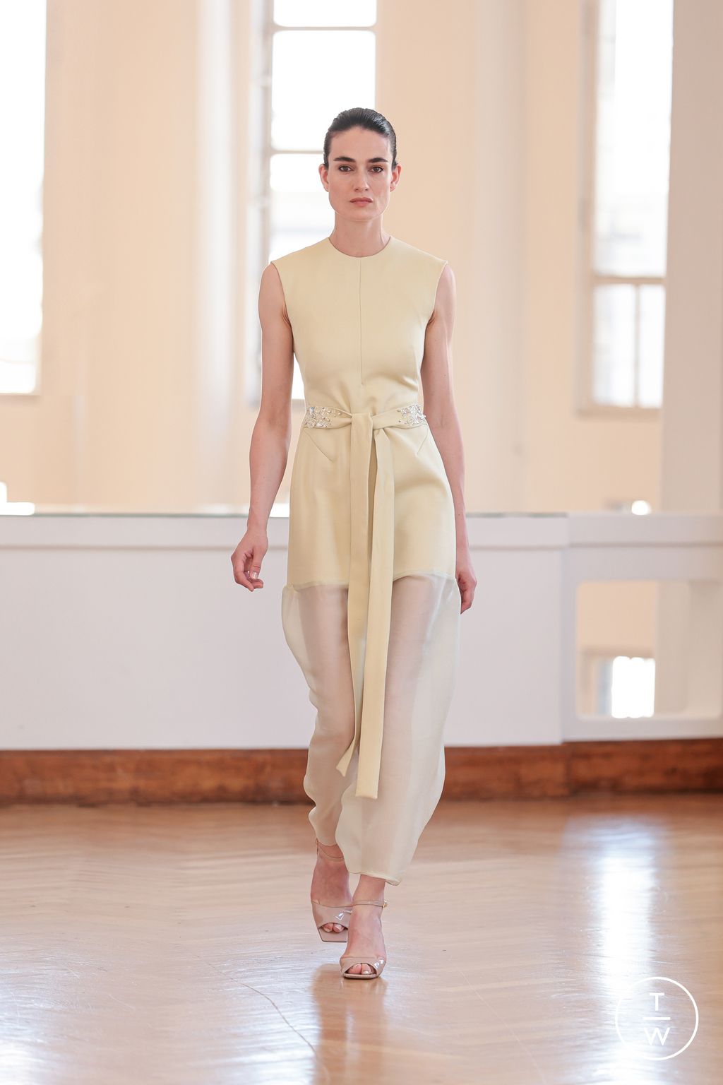 Fashion Week Paris Fall/Winter 2025 look 2 from the Natan collection couture