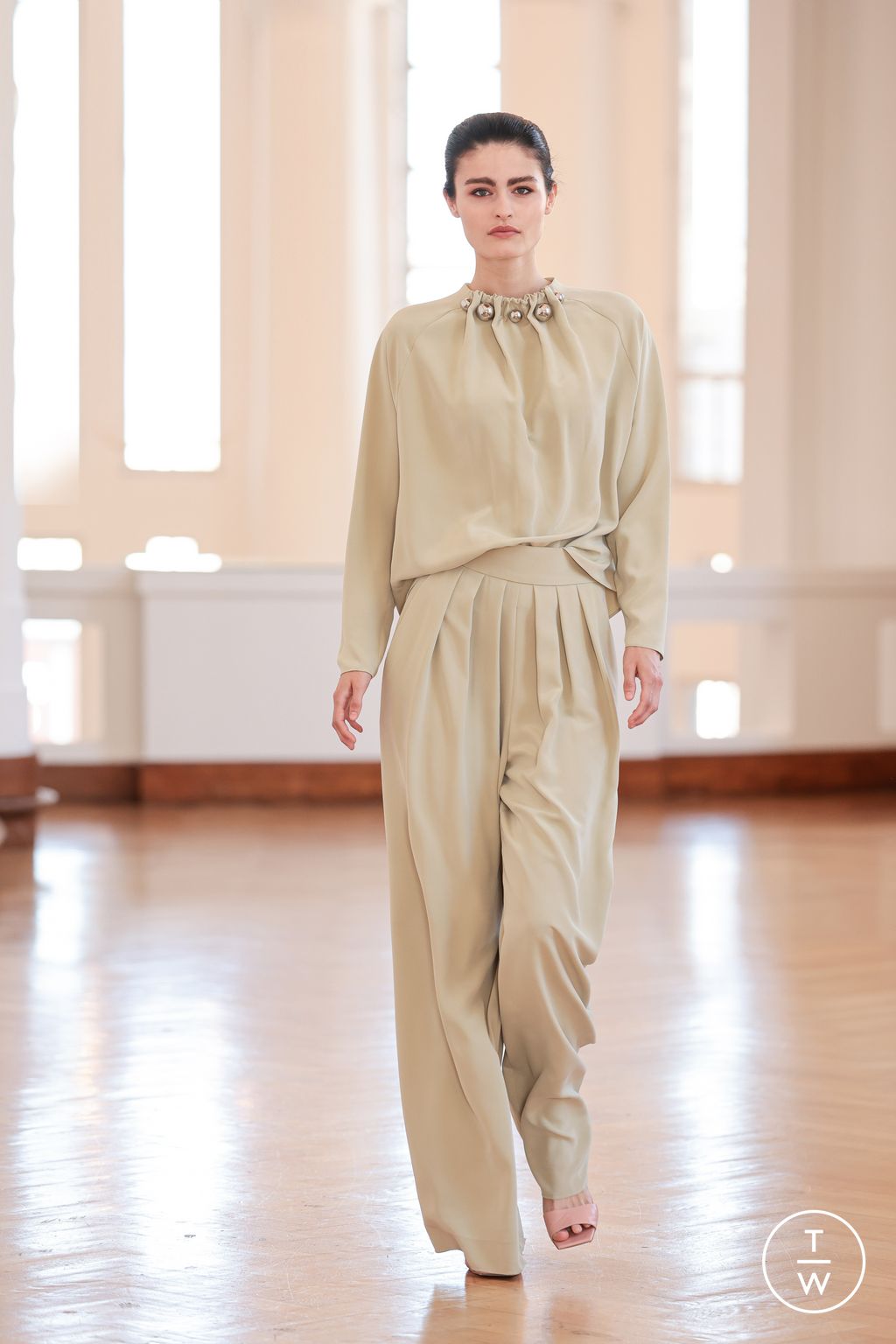 Fashion Week Paris Fall/Winter 2025 look 3 de la collection Natan couture