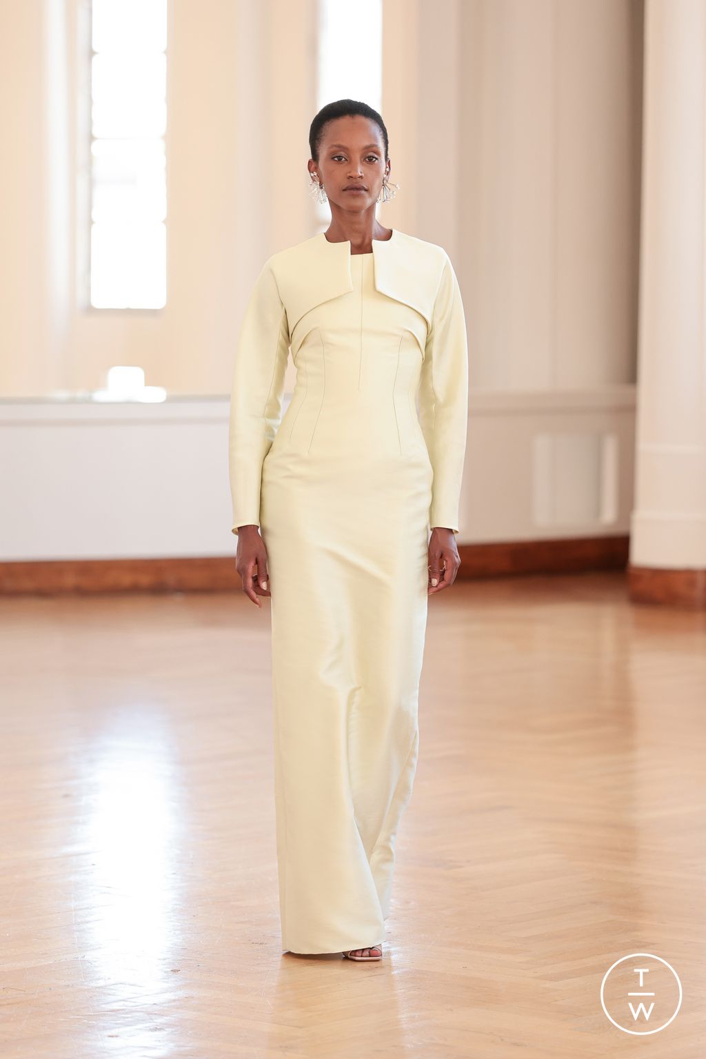 Fashion Week Paris Fall/Winter 2025 look 15 de la collection Natan couture