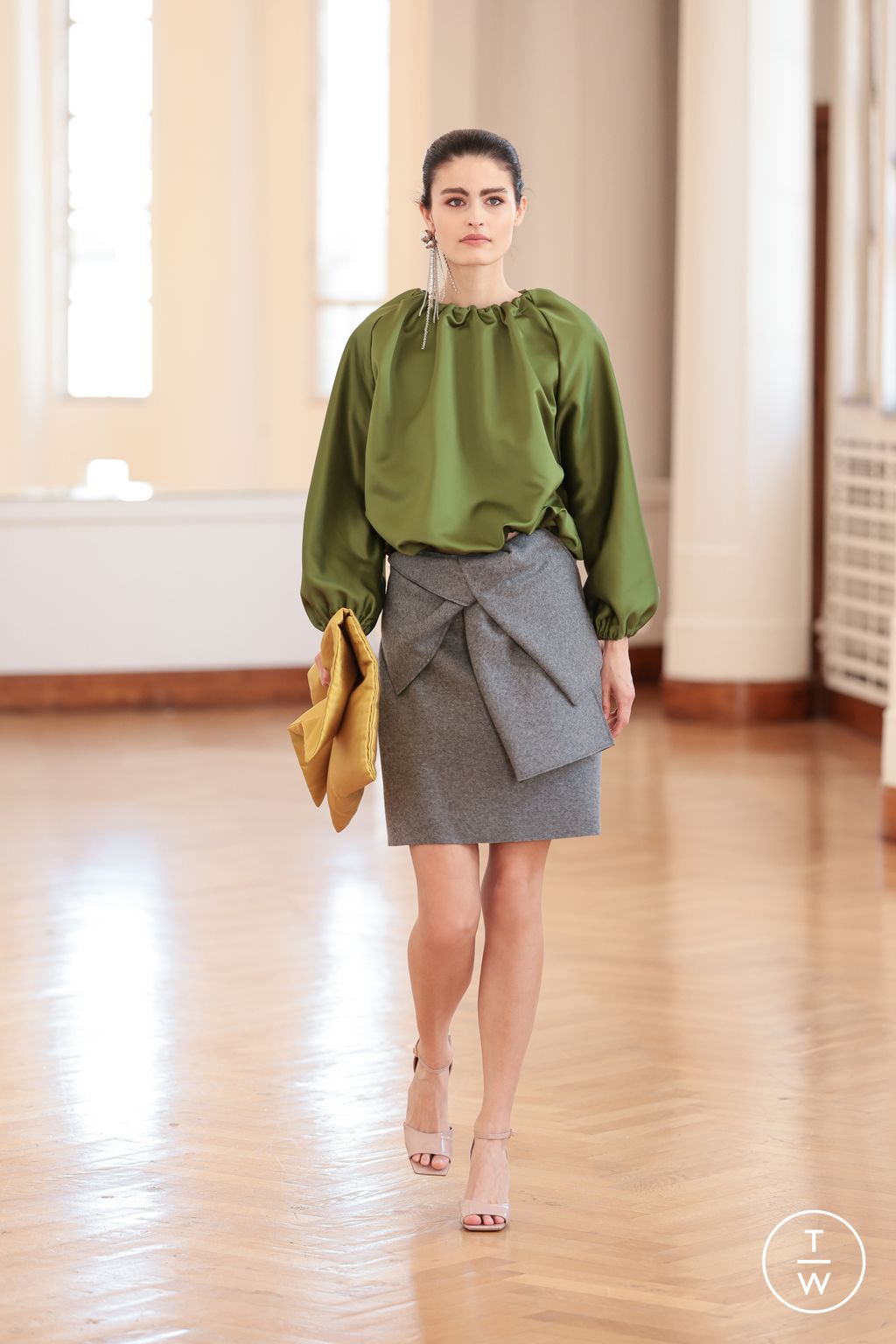 Fashion Week Paris Fall/Winter 2025 look 16 de la collection Natan couture