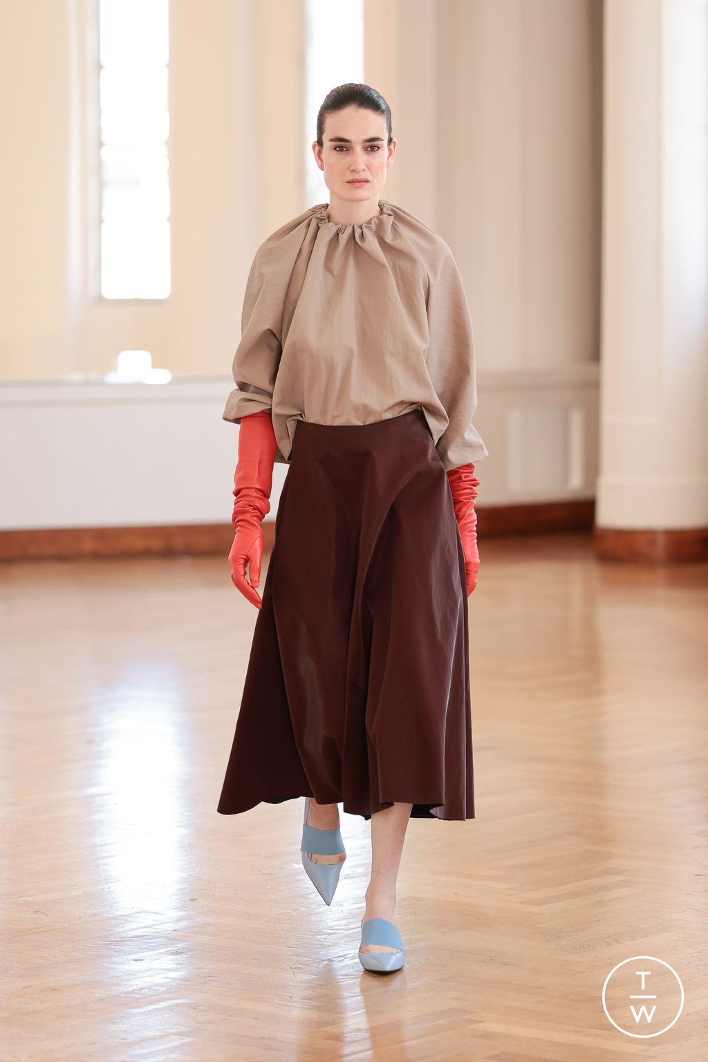 Fashion Week Paris Fall/Winter 2025 look 17 from the Natan collection couture