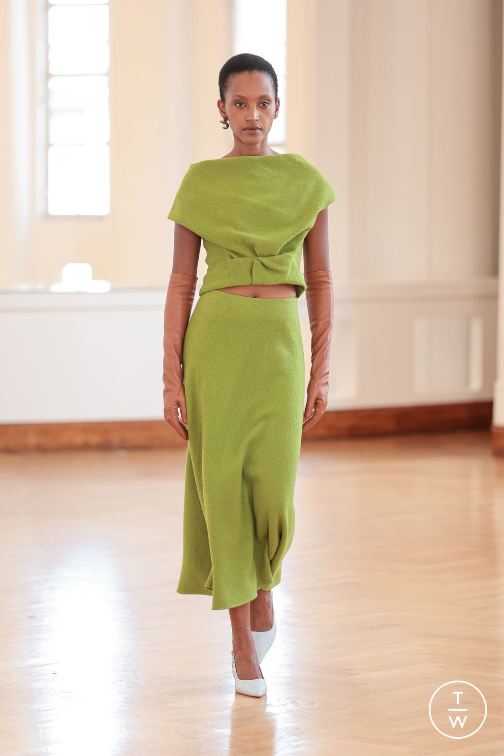 Fashion Week Paris Fall/Winter 2025 look 18 from the Natan collection couture