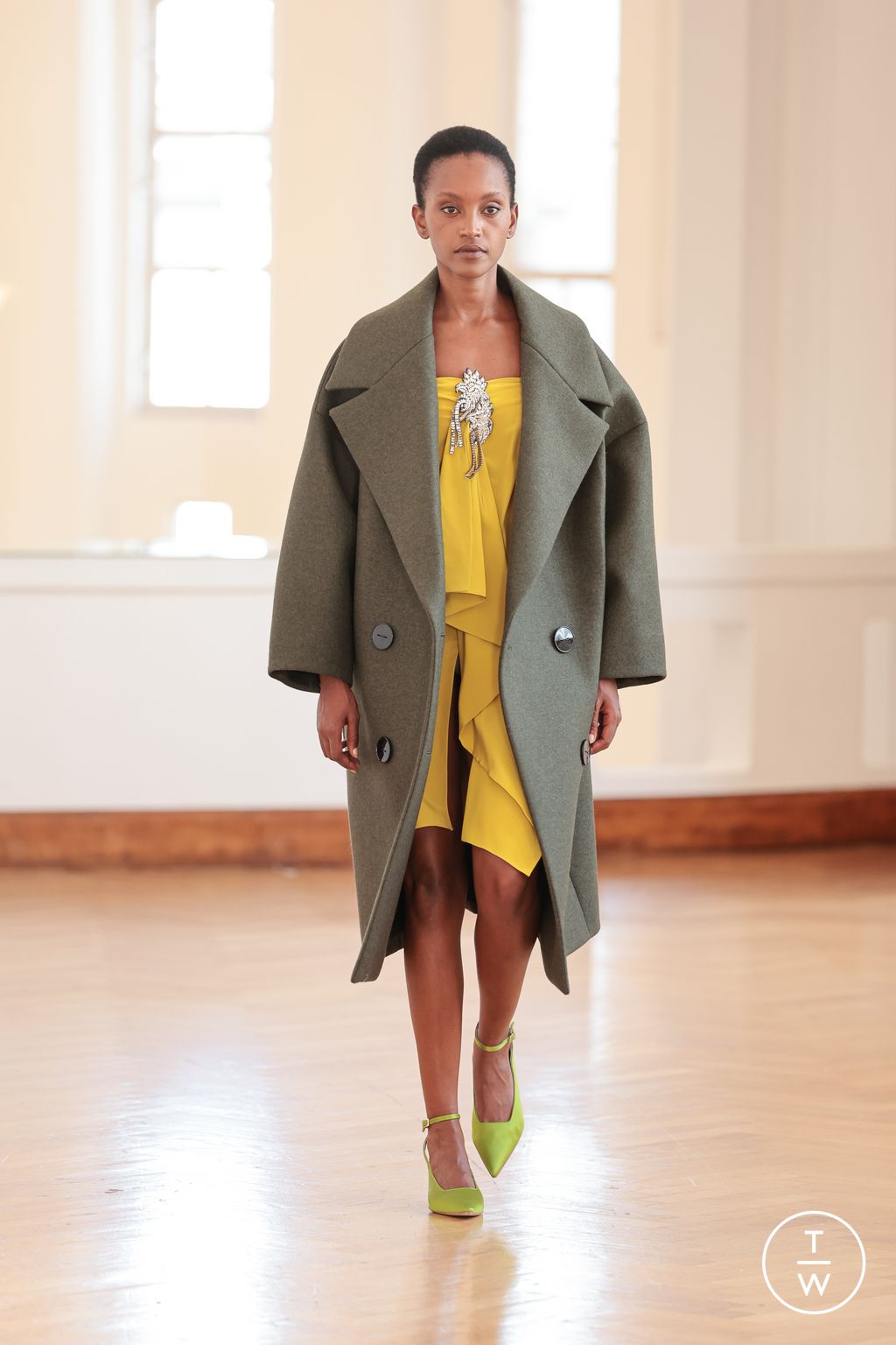 Fashion Week Paris Fall/Winter 2025 look 23 from the Natan collection couture