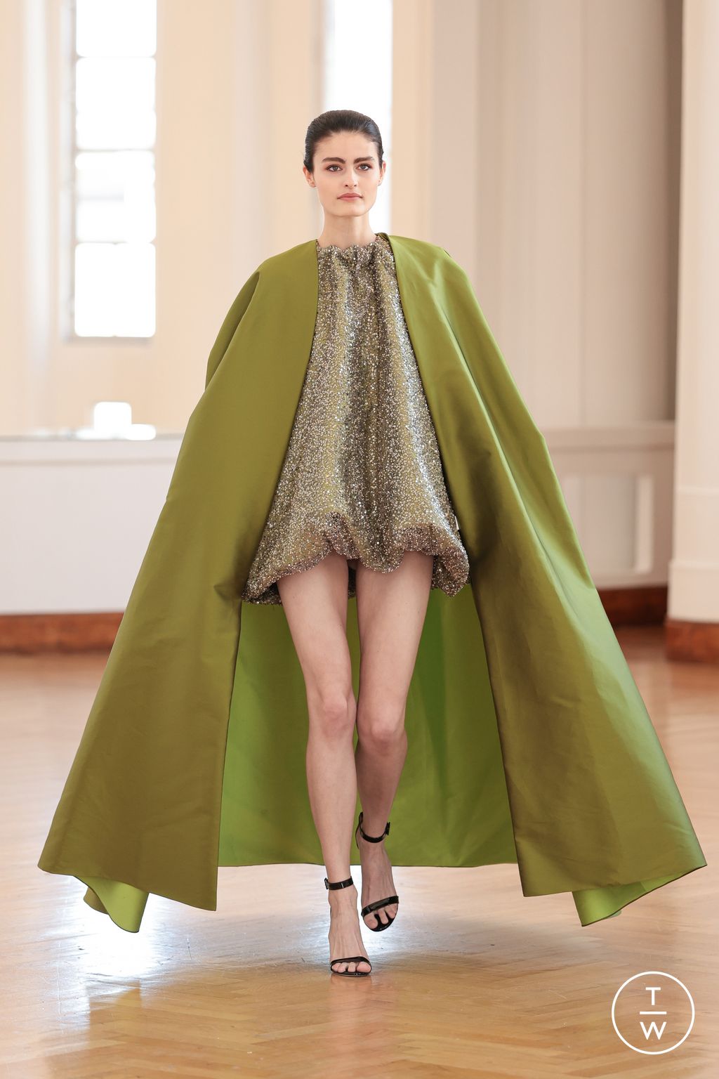 Fashion Week Paris Fall/Winter 2025 look 25 from the Natan collection couture
