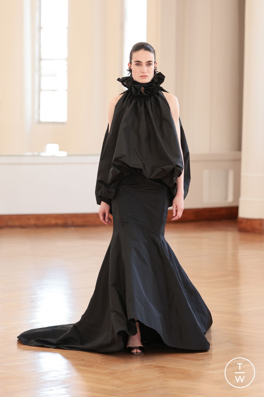 Fashion Week Paris Fall/Winter 2025 look 27 de la collection Natan couture