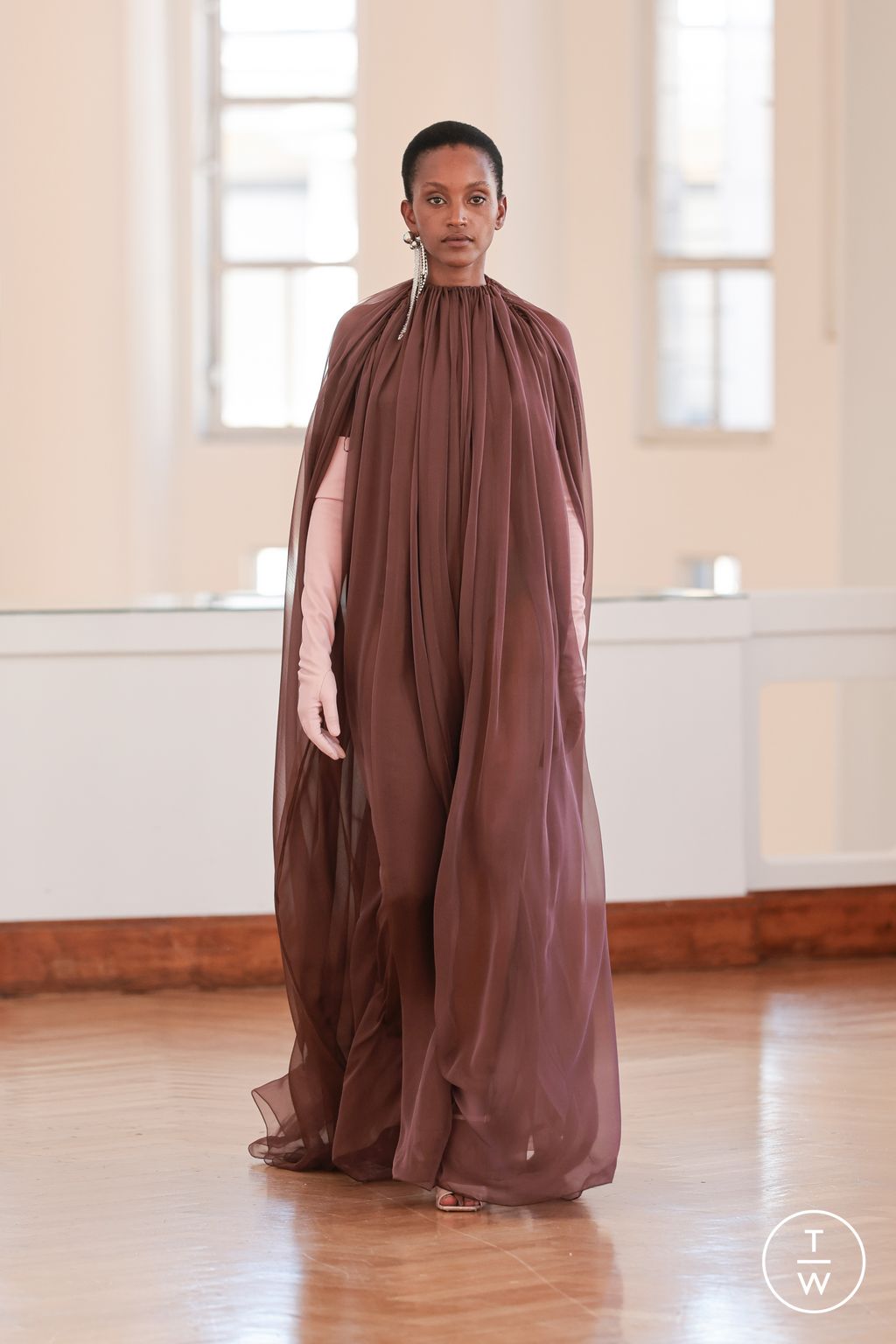 Fashion Week Paris Fall/Winter 2025 look 37 from the Natan collection couture