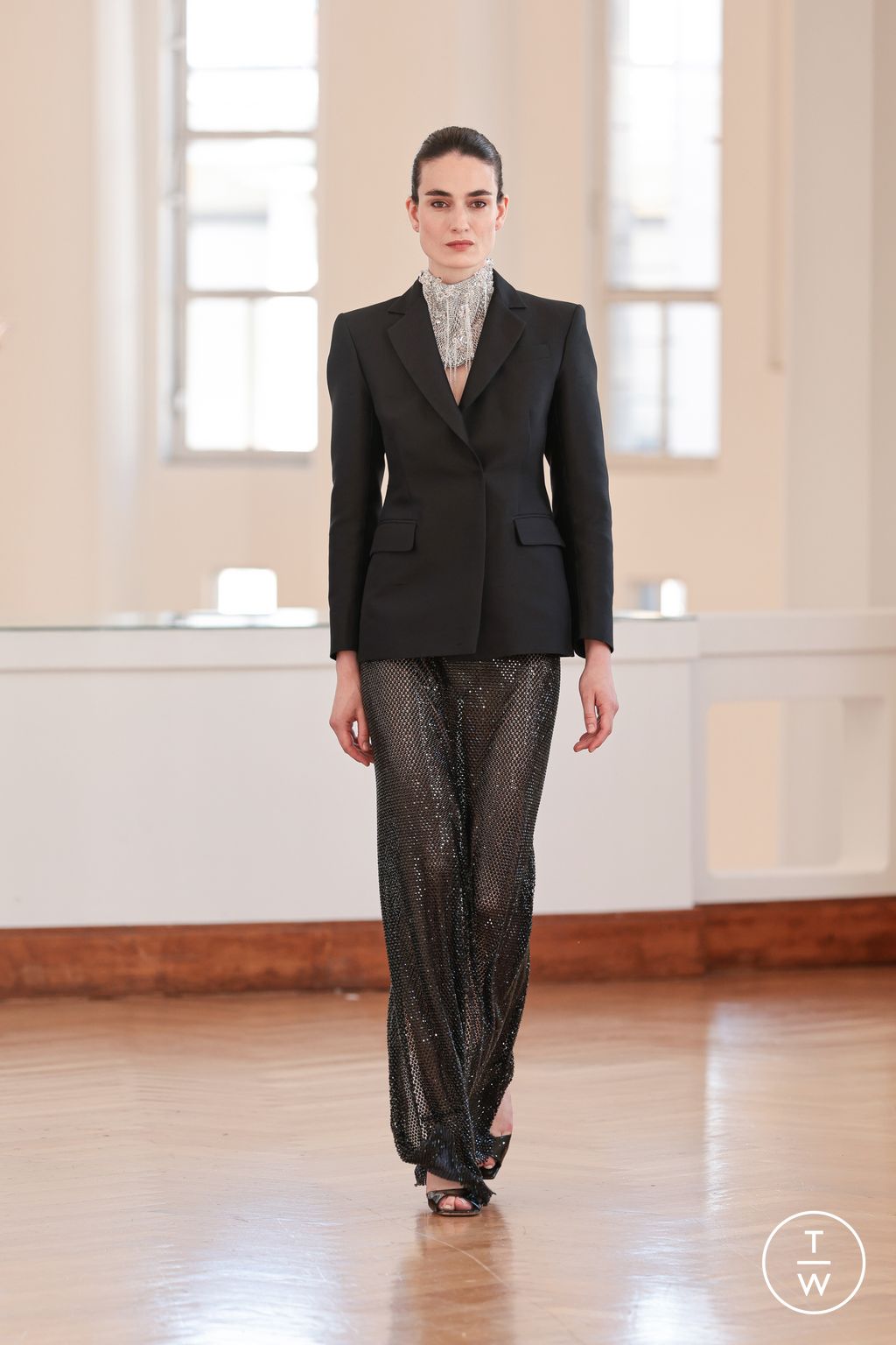 Fashion Week Paris Fall/Winter 2025 look 38 de la collection Natan couture