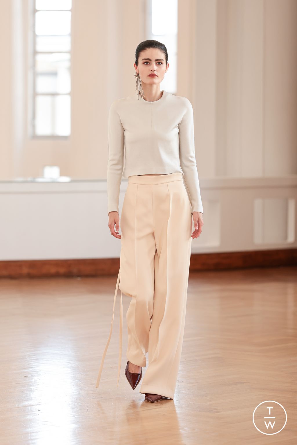 Fashion Week Paris Fall/Winter 2025 look 46 from the Natan collection couture