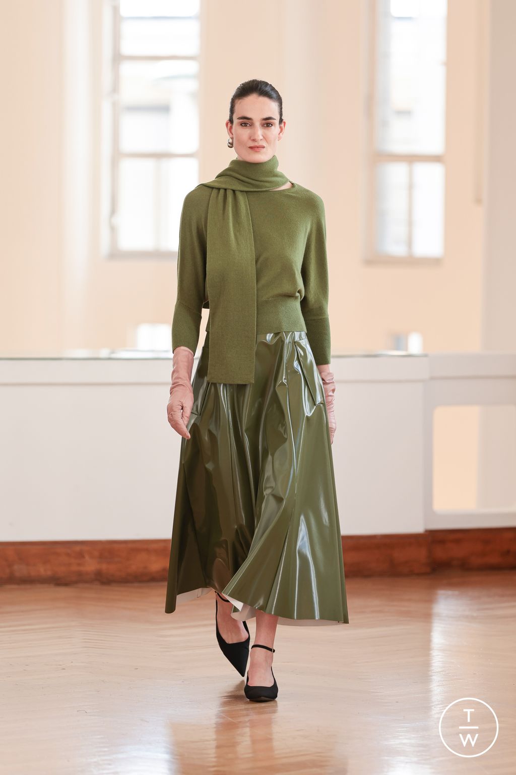 Fashion Week Paris Fall/Winter 2025 look 59 from the Natan collection couture