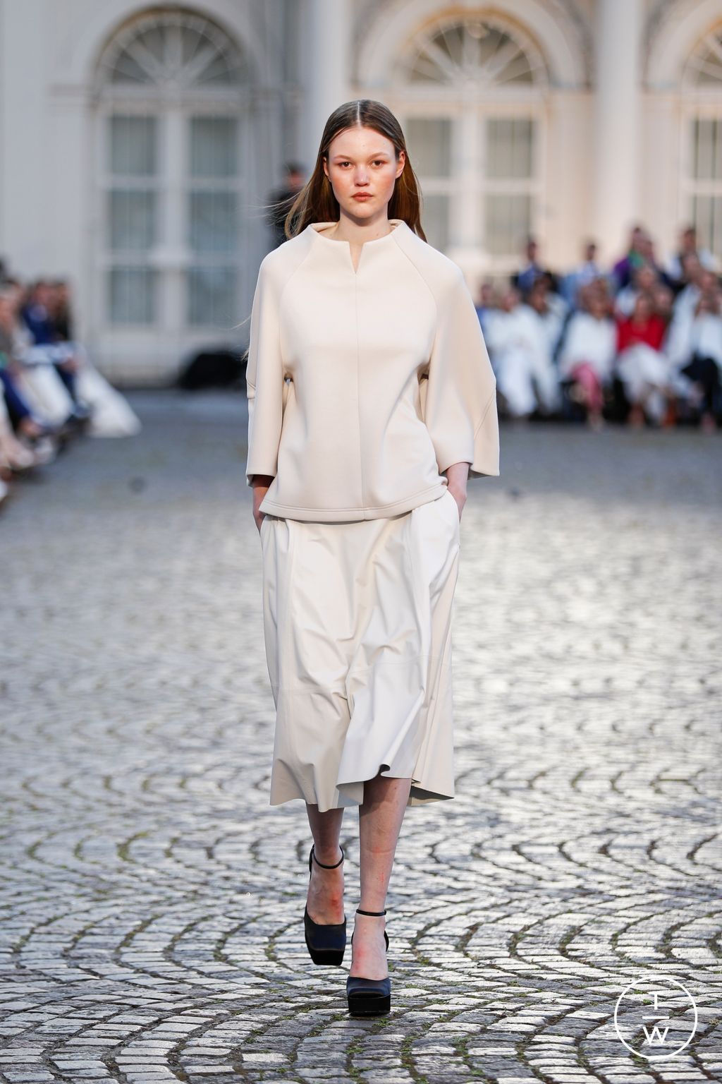 Fashion Week Paris Fall/Winter 2022 look 6 de la collection Natan couture