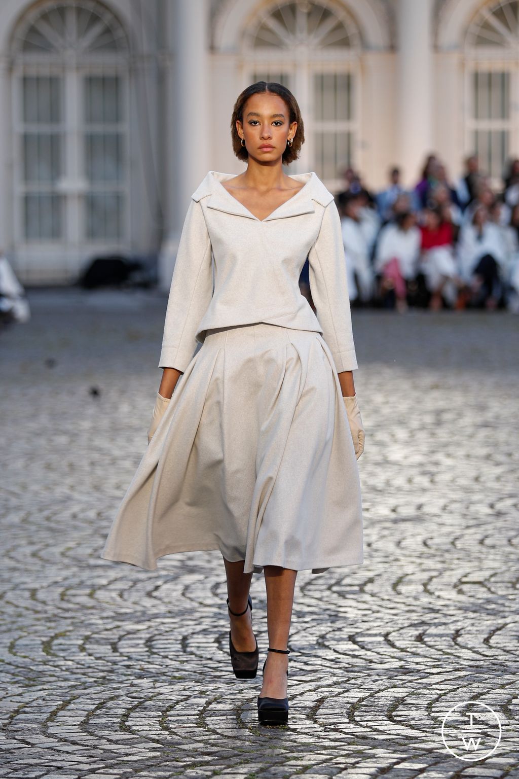 Fashion Week Paris Fall/Winter 2022 look 10 from the Natan collection couture